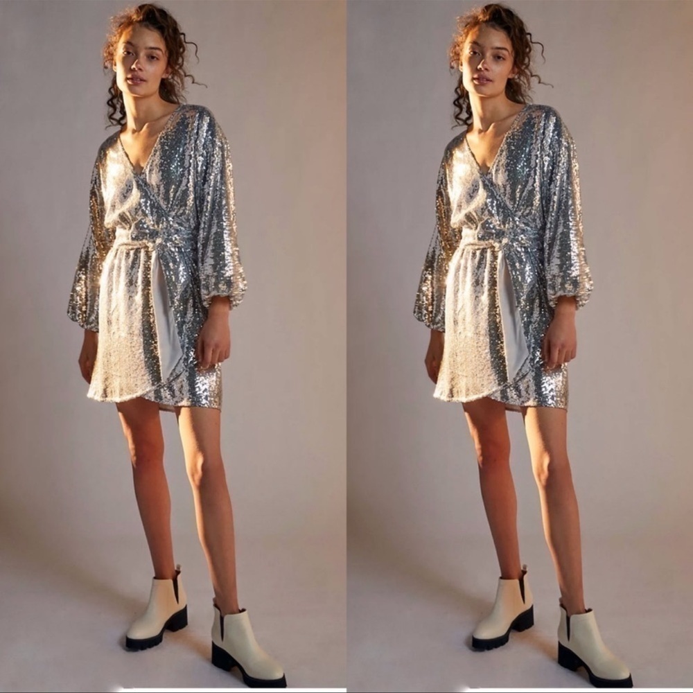 NEW WITH TAGS Anthropologie Lisabette Sequin dress in silver size XS